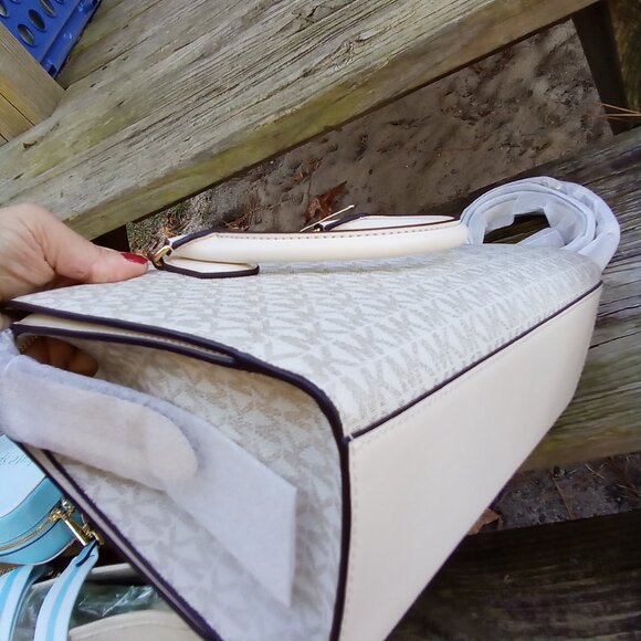 Michael Kors NEW $598 Sheila Satchel Bag No Callouts - Picture 8 of 9